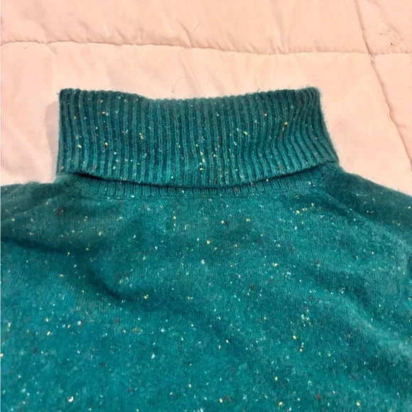 Lands' End Women's Green Cashmere Turtleneck Sweater - Picture 11 of 12